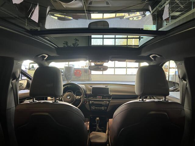 BMW X1 xDrive25e High Executive X-Line | Panorama | Camera | Bruin leder |