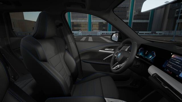BMW X1 xDrive25e High Executive M Sport Automaat / Panoramadak / Trekhaak / Sportstoelen / Adaptieve LED / M Adaptief onderstel / Parking Assistant Plus / Comfort Access