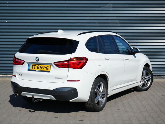 BMW X1 sDrive18i M Sport Dealer O.H | Alcantara Sportstoelen | LED Koplampen | 18"L.M | Navi Full Map | Sportstuur |