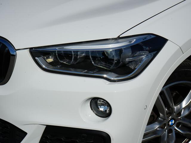 BMW X1 sDrive18i M Sport Dealer O.H | Alcantara Sportstoelen | LED Koplampen | 18"L.M | Navi Full Map | Sportstuur |