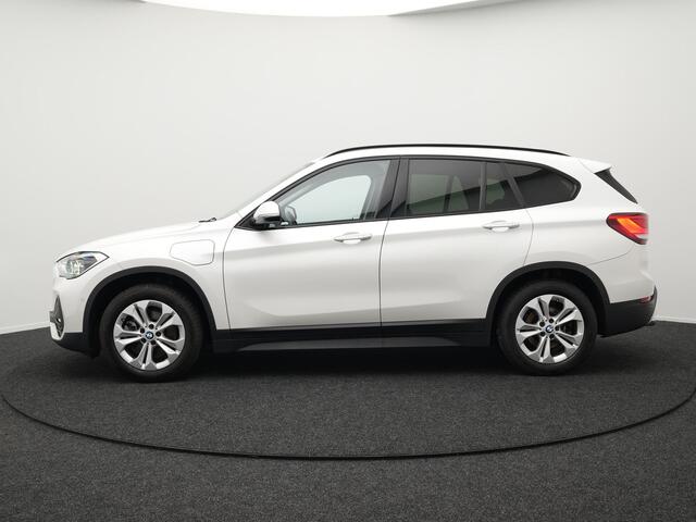 BMW X1 xDrive25e Sportline Plug In Hybrid PHEV | Adaptive Cruise | Lederen Sportstoelen Memory | Head Up | Camera | Sfeerverlichting | Stuurverwarming |