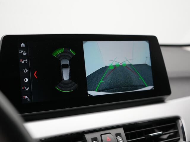 BMW X1 xDrive25e Sportline Plug In Hybrid PHEV | Adaptive Cruise | Lederen Sportstoelen Memory | Head Up | Camera | Sfeerverlichting | Stuurverwarming |