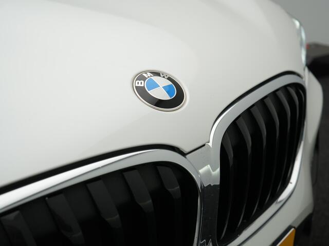 BMW X1 xDrive25e Sportline Plug In Hybrid PHEV | Adaptive Cruise | Lederen Sportstoelen Memory | Head Up | Camera | Sfeerverlichting | Stuurverwarming |