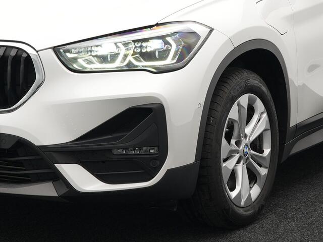 BMW X1 xDrive25e Sportline Plug In Hybrid PHEV | Adaptive Cruise | Lederen Sportstoelen Memory | Head Up | Camera | Sfeerverlichting | Stuurverwarming |