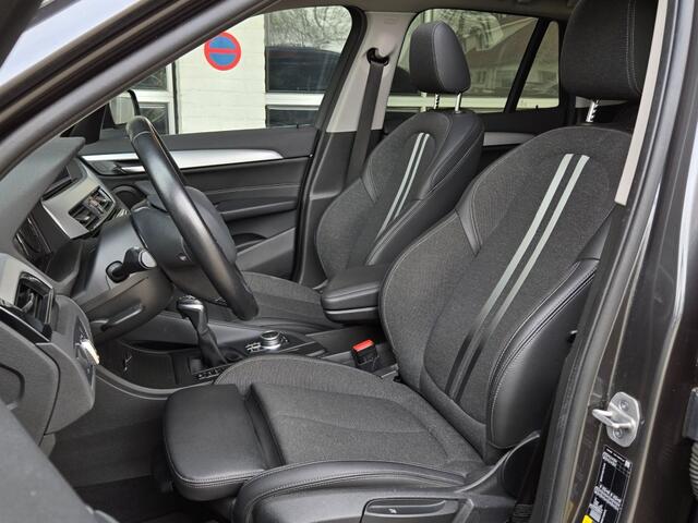 BMW X1 XDRIVE25E I PANORAMA I SPORTSTOELEN I KEYLESS I NAVIGATIE I