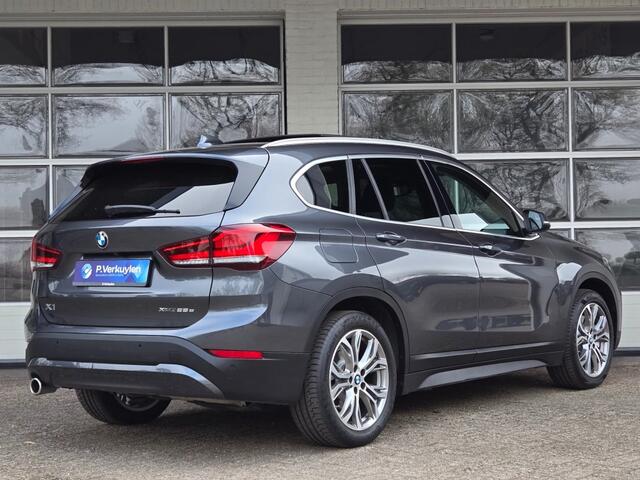 BMW X1 XDRIVE25E I PANORAMA I SPORTSTOELEN I KEYLESS I NAVIGATIE I