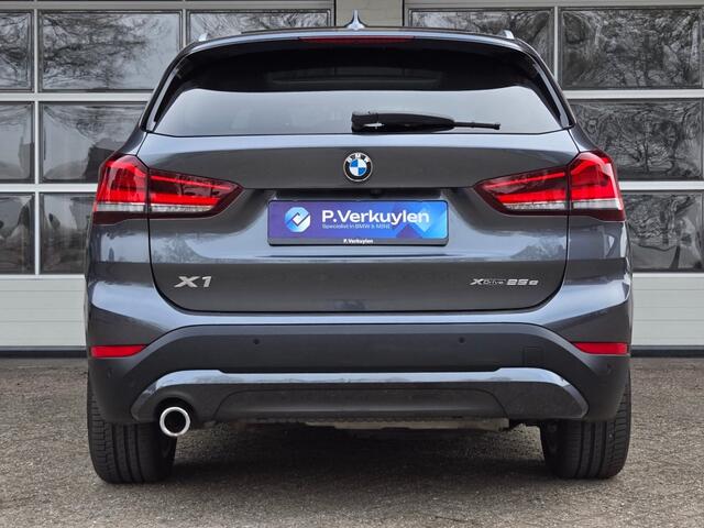 BMW X1 XDRIVE25E I PANORAMA I SPORTSTOELEN I KEYLESS I NAVIGATIE I