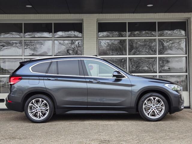 BMW X1 XDRIVE25E I PANORAMA I SPORTSTOELEN I KEYLESS I NAVIGATIE I
