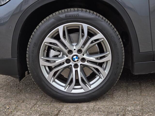 BMW X1 XDRIVE25E I PANORAMA I SPORTSTOELEN I KEYLESS I NAVIGATIE I
