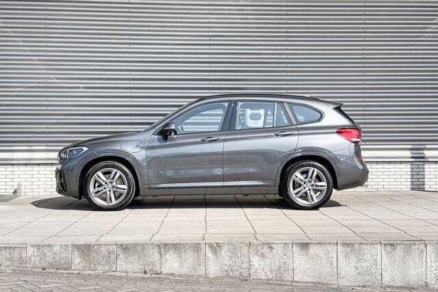 BMW X1 xDrive25e M Sportpakket / Elektrisch verwarmde voorstoelen / Stuurwielrand Verwarmd