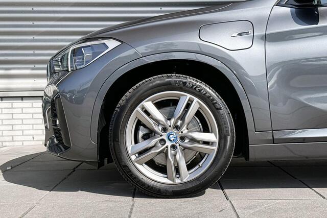 BMW X1 xDrive25e M Sportpakket / Elektrisch verwarmde voorstoelen / Stuurwielrand Verwarmd