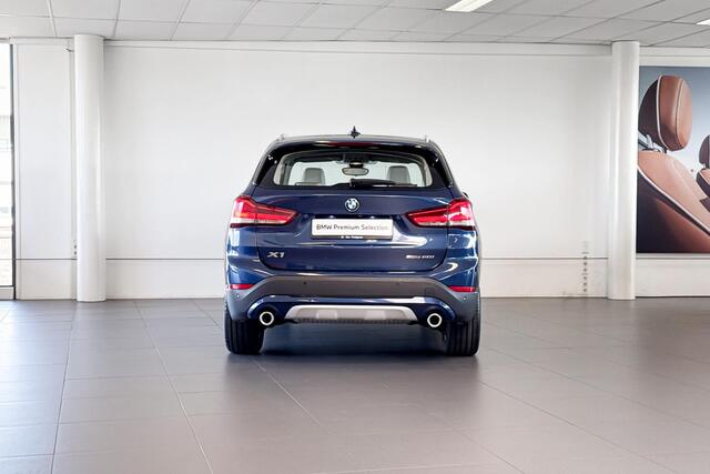 BMW X1 sDrive20i Business Edition Plus | Stoelverwarming | Achteruitrijcamera | Headup Display |