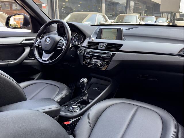 BMW X1 sDrive16d CORPORATE ESSENTIAL. LEDER NAVI AIRCO PARK-ASSIST 19 INCH-M.VELGEN LED PDC