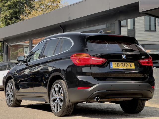 BMW X1 sDrive16d CORPORATE ESSENTIAL. LEDER NAVI AIRCO PARK-ASSIST 19 INCH-M.VELGEN LED PDC
