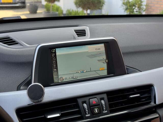 BMW X1 sDrive16d CORPORATE ESSENTIAL. LEDER NAVI AIRCO PARK-ASSIST 19 INCH-M.VELGEN LED PDC