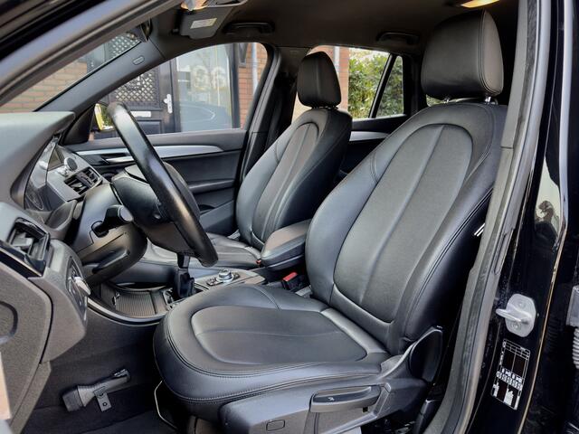 BMW X1 sDrive16d CORPORATE ESSENTIAL. LEDER NAVI AIRCO PARK-ASSIST 19 INCH-M.VELGEN LED PDC