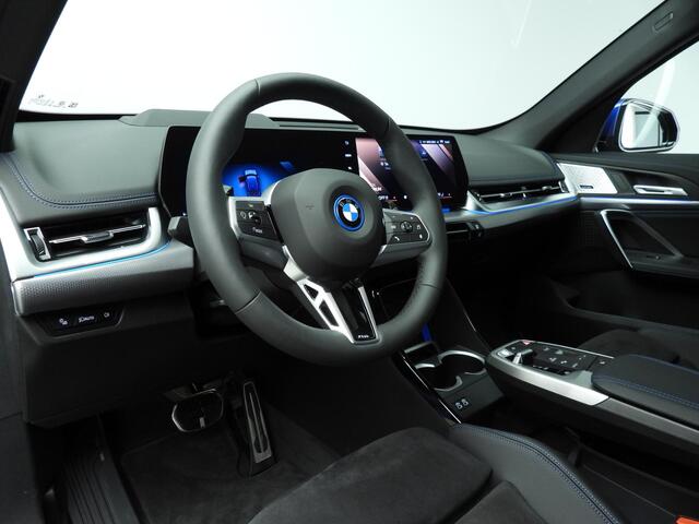 BMW X1 xDrive25e M-Sportpakket / Trekhaak wegklapbaar / Driving assist / Comfort Pack / Innovation Pack / Alu wielen 20 inch