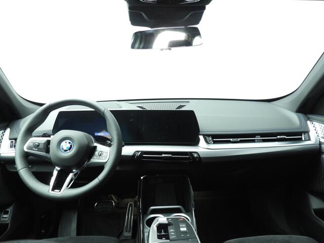 BMW X1 xDrive25e M-Sportpakket / Trekhaak wegklapbaar / Driving assist / Comfort Pack / Innovation Pack / Alu wielen 20 inch