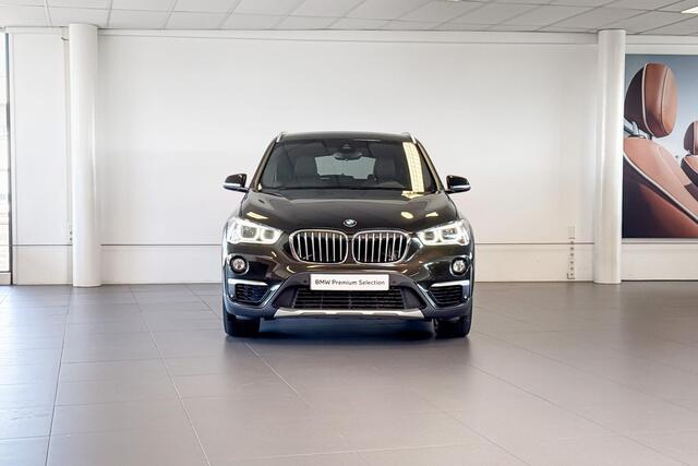 BMW X1 sDrive20i High Executive | X-Line | Stoelverwarming | Achteruitrijcamera | Headup Display |