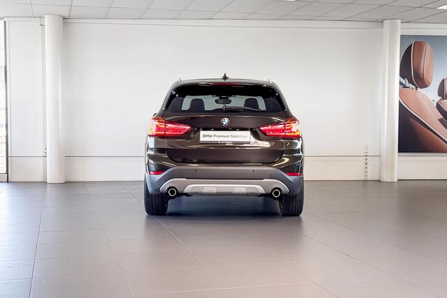 BMW X1 sDrive20i High Executive | X-Line | Stoelverwarming | Achteruitrijcamera | Headup Display |