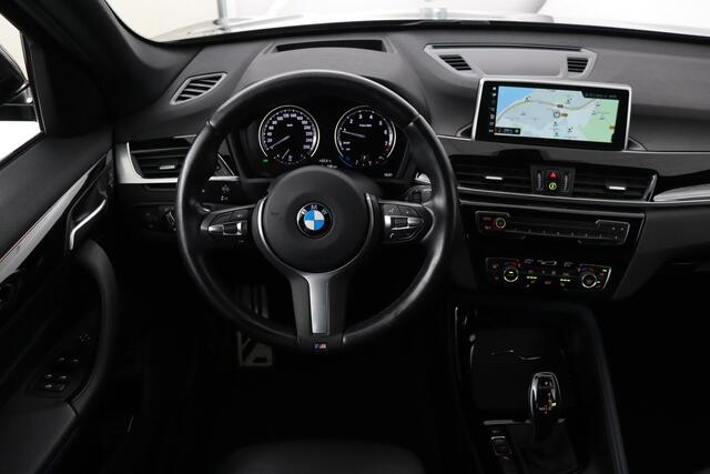 BMW X1 sDrive20i M Sport | Leder | Head-Up | Stoelverwarming | Camera | Full LED | Sportstoelen | Navigatie | Park Assist | DAB