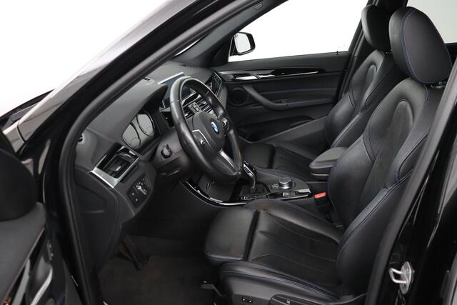 BMW X1 sDrive20i M Sport | Leder | Head-Up | Stoelverwarming | Camera | Full LED | Sportstoelen | Navigatie | Park Assist | DAB