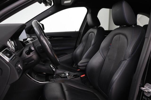 BMW X1 sDrive20i M Sport | Leder | Head-Up | Stoelverwarming | Camera | Full LED | Sportstoelen | Navigatie | Park Assist | DAB