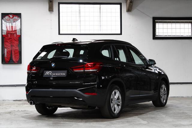 BMW X1 xDrive25e Executive | Panoramadak | Head-Up | Elektr. achterklep | Leder | NL auto | BTW |
