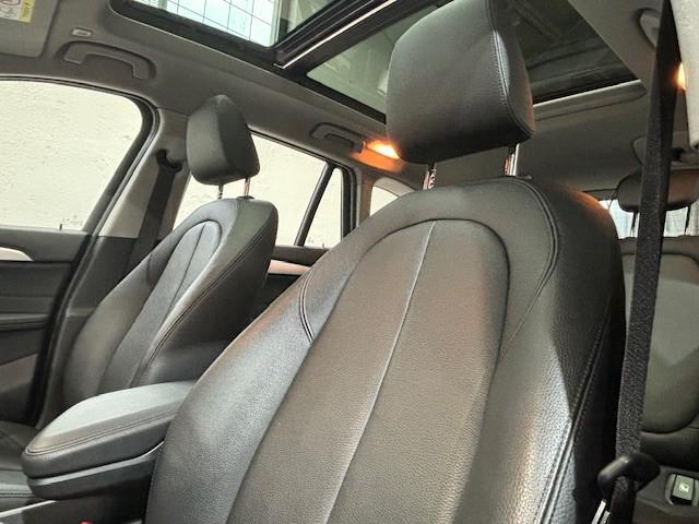 BMW X1 xDrive25e Executive | Panoramadak | Head-Up | Elektr. achterklep | Leder | NL auto | BTW |