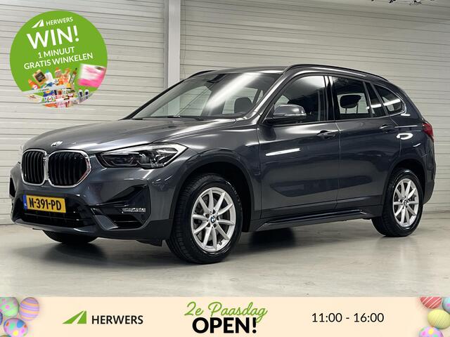 BMW X1 sDrive20i High Executive / Sportline / Trekhaak 1800 KG / Stoelverwarming / Safety Pack / Spiegel Pack / Comfort Access Pack /