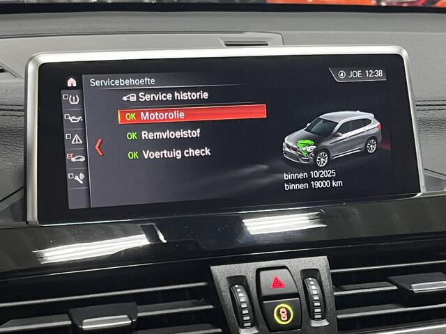 BMW X1 sDrive20i High Executive / Sportline / Trekhaak 1800 KG / Stoelverwarming / Safety Pack / Spiegel Pack / Comfort Access Pack /