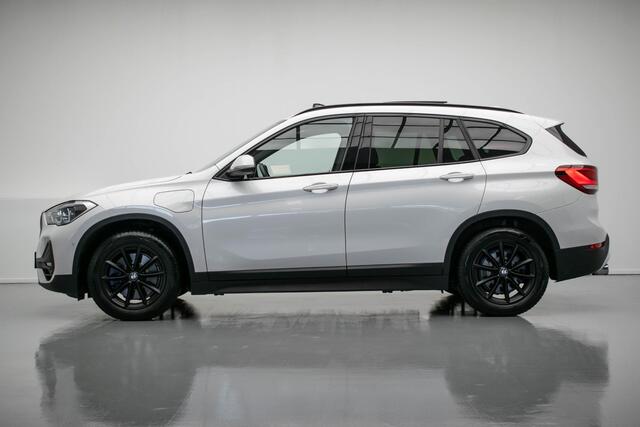 BMW X1 xDrive25e Executive Edition |Pano|HUD|H&K|Memory|Stuurverwarm.|Camera|