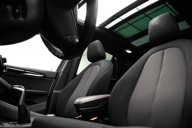 BMW X1 xDrive25e Executive Edition |Pano|HUD|H&K|Memory|Stuurverwarm.|Camera|