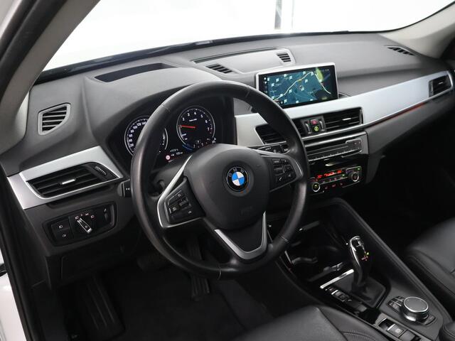 BMW X1 sDrive18i High Executive | Trekhaak | Navigatie | Head-Up | Leder | 18" Lichtmetalen Velgen |