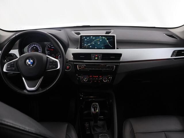 BMW X1 sDrive18i High Executive | Trekhaak | Navigatie | Head-Up | Leder | 18" Lichtmetalen Velgen |