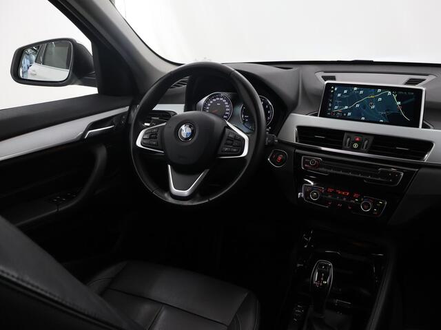 BMW X1 sDrive18i High Executive | Trekhaak | Navigatie | Head-Up | Leder | 18" Lichtmetalen Velgen |
