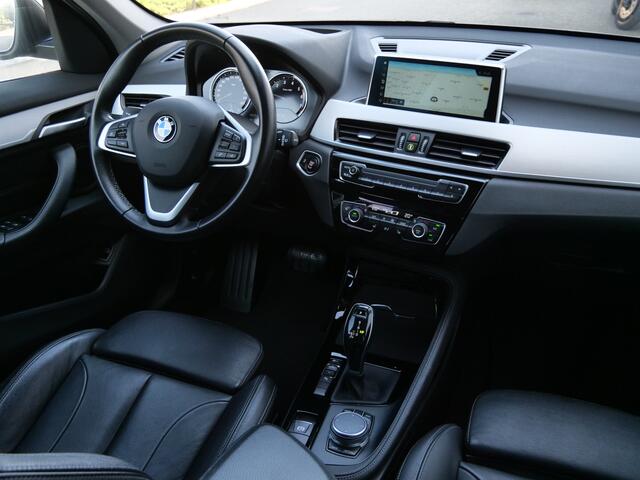 BMW X1 sDrive20i 192pk Orange Edition II Automaat Navigatie / Trekhaak / Leder / Camera