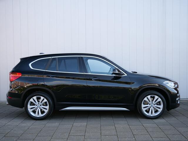 BMW X1 sDrive20i 192pk Orange Edition II Automaat Navigatie / Trekhaak / Leder / Camera
