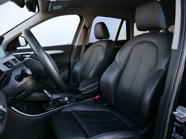 BMW X1 sDrive20i 192pk Orange Edition II Automaat Navigatie / Trekhaak / Leder / Camera