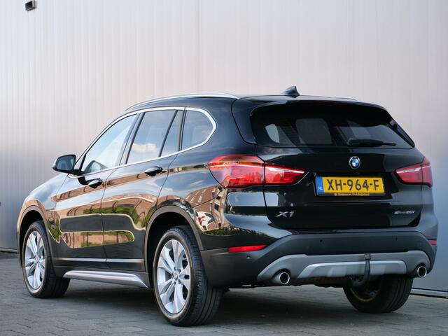 BMW X1 sDrive20i 192pk Orange Edition II Automaat Navigatie / Trekhaak / Leder / Camera
