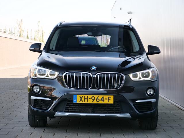 BMW X1 sDrive20i 192pk Orange Edition II Automaat Navigatie / Trekhaak / Leder / Camera