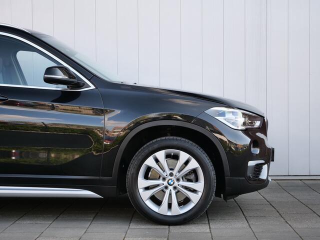 BMW X1 sDrive20i 192pk Orange Edition II Automaat Navigatie / Trekhaak / Leder / Camera