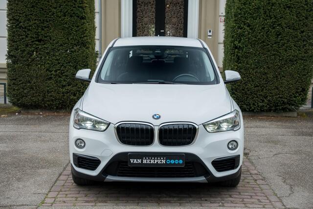 BMW X1 sDrive20i Sportstoelen | PDC | ORG NL 1E EIGN