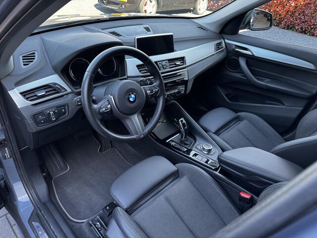 BMW X1 sDrive20i | 19 inch | Stormbay Grey | Sportline | PDC v+a | Topstaat!