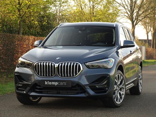 BMW X1 sDrive20i | 19 inch | Stormbay Grey | Sportline | PDC v+a | Topstaat!