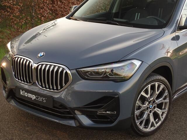 BMW X1 sDrive20i | 19 inch | Stormbay Grey | Sportline | PDC v+a | Topstaat!