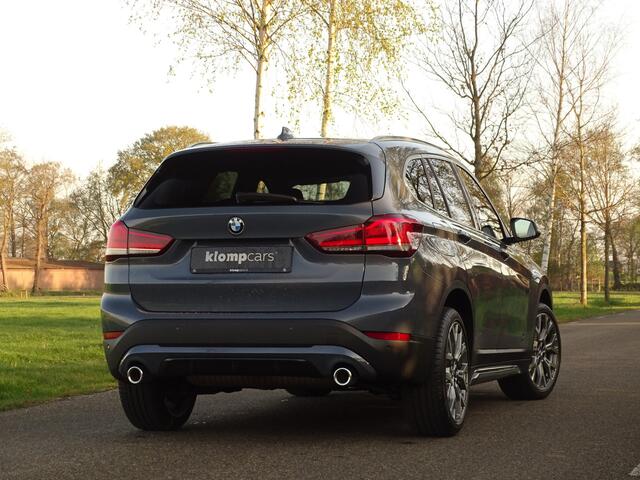 BMW X1 sDrive20i | 19 inch | Stormbay Grey | Sportline | PDC v+a | Topstaat!