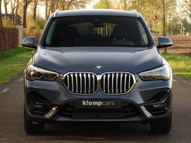BMW X1 sDrive20i | 19 inch | Stormbay Grey | Sportline | PDC v+a | Topstaat!