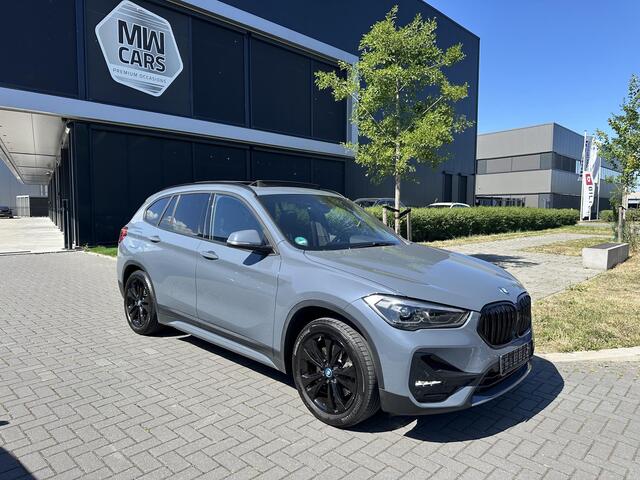 BMW X1 xDrive25e Sport Line Pano. Elek. Stoel verst. LED, Keyless