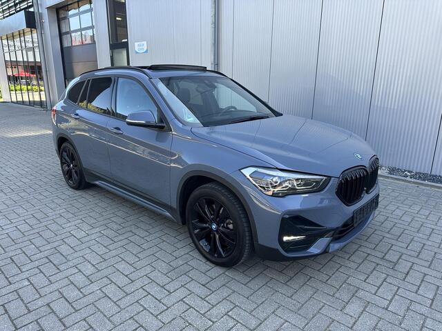 BMW X1 xDrive25e Sport Line Pano. Elek. Stoel verst. LED, Keyless